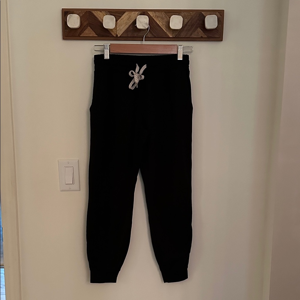 Vuori Black joggers (women)
